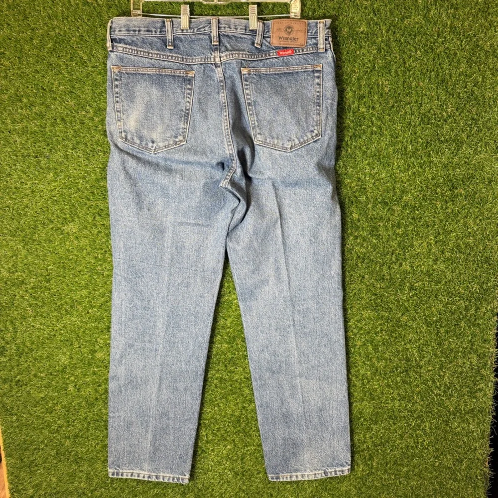 Wrangler Authentic Jeans Mens Size 36x30 Light‎ Wash Denim Casual Pants